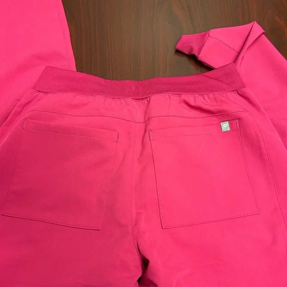 Fabletics Vibrant Pink Activewear Scrub Set - Picture 5 of 9
